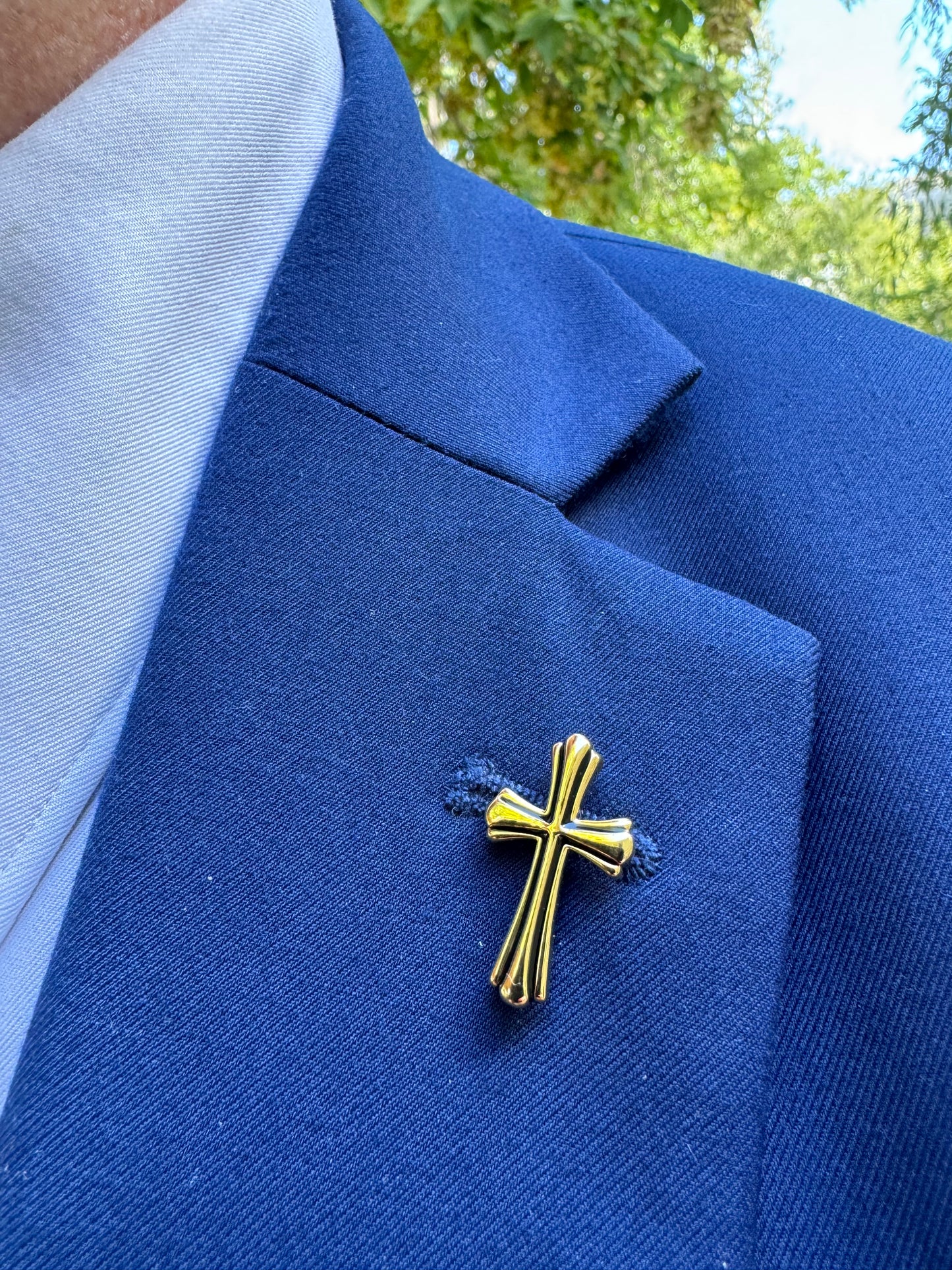 Gold Cross Lapel Pin – Elegant Christian Men’s Accessory for Church, Weddings & Special Occasions