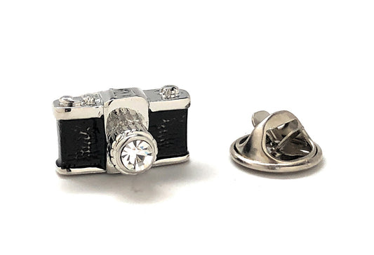 Vintage 35mm camera lapel pin with crystal lens – retro photography gift pin for photographers
