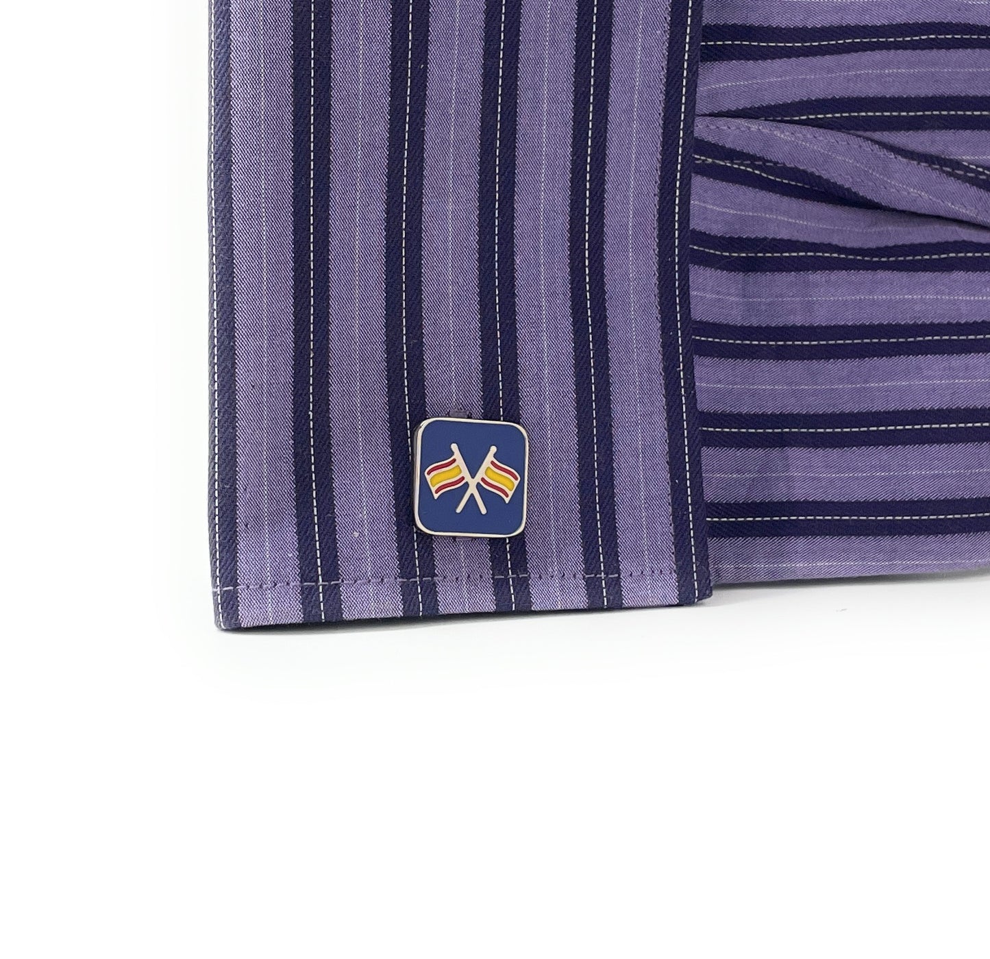 Double Racing Flag Cufflinks – silver cufflinks featuring enamel racing flags on navy background, designed by JayPins for motorsport and car enthusiasts.