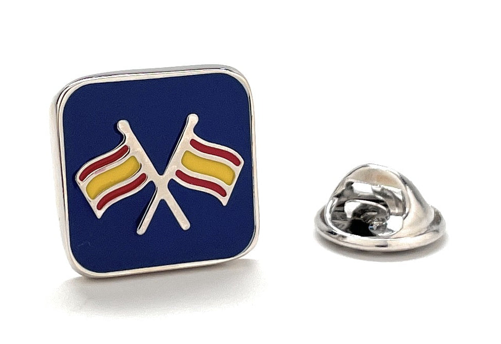 Double Racing Flag Lapel Pin – silver enamel pin featuring crossed red and yellow racing flags on a navy background, designed by JayPins for motorsport fans and car enthusiasts.