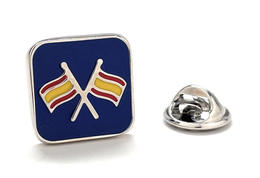 Double Racing Flag Lapel Pin – silver enamel pin featuring crossed red and yellow racing flags on a navy background, designed by JayPins for motorsport fans and car enthusiasts.