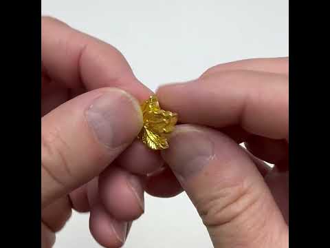 Gold Maple Leaf Lapel Pin – Elegant Canadian Heritage Accessory for Suits, Jackets & Hats