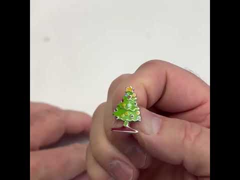 Festive Christmas Tree Lapel Pin – Holiday Enamel Brooch for Winter & Christmas Outfits