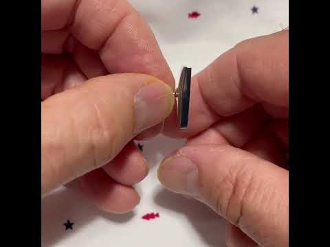 Old School Turntable Lapel Pin – Retro DJ Record Player Pin for Music Lovers & Vinyl Fans